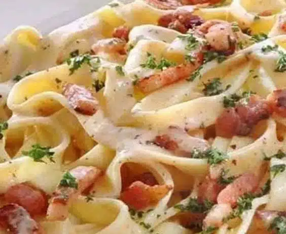 Delicious chicken carbonara pasta with bacon and cheese served in a bowl