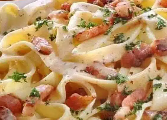Best Chicken Carbonara Recipe with Bacon and Cheese | Dinner Recipes with Bacon, Chicken Carbonara Pasta Recipe, Cooking Recipes