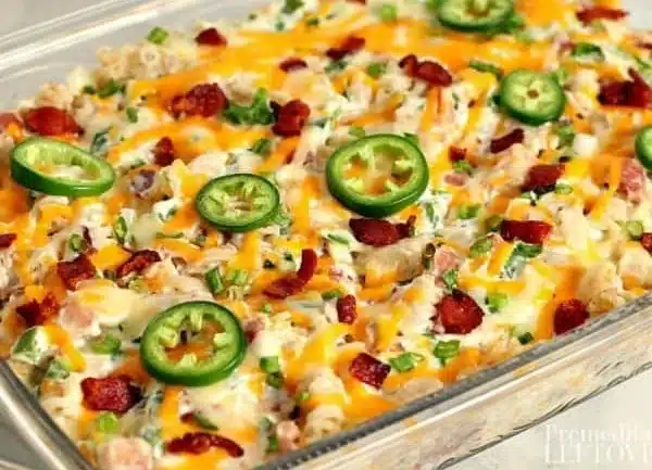 This Jalapeno Popper Casserole Recipe is a family favorite! This easy Jalapeno Popper Chicken Pasta Bake is made with ja… | Jalapeno popper casserole, Summer casserole ideas, Casserole dish meals.
